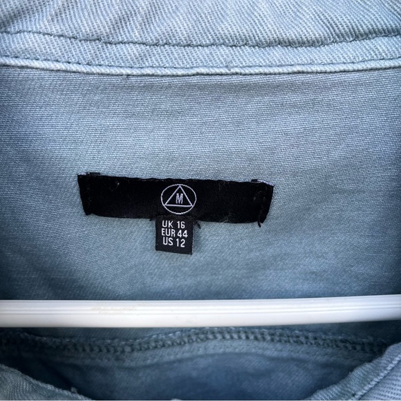 Missguided Boxy Oversized Light Wash Raw Edge Hem Trucker Jean Jacket Sz 12 - Picture 3 of 13